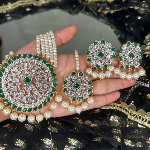 Beautiful Green Pearl Mini ( Locket ) Necklace With Earrings & Tikka - Picture 8 of 14